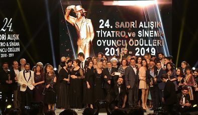 25. Sadri Alışık Tiyatro & Sinema Oyuncu Ödülleri Adayları Açıklandı