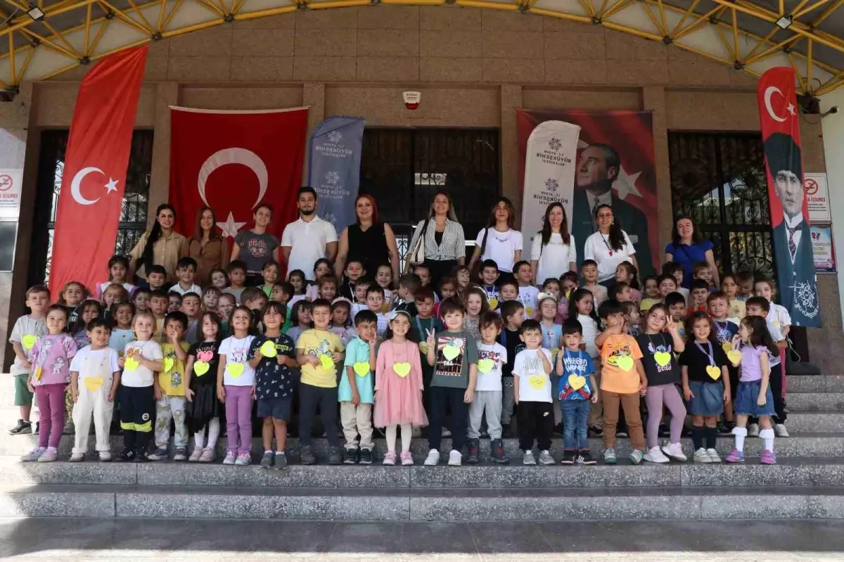 Aydın Büyükşehir Belediyesi’nden Çocuklara Eğlenceli Tiyatro Gösterisi