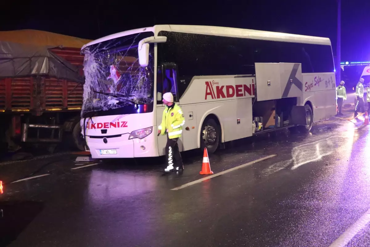 Denizli’de Otobüs-TIR Çarpışması: 1 Ölü, 20 Yaralı