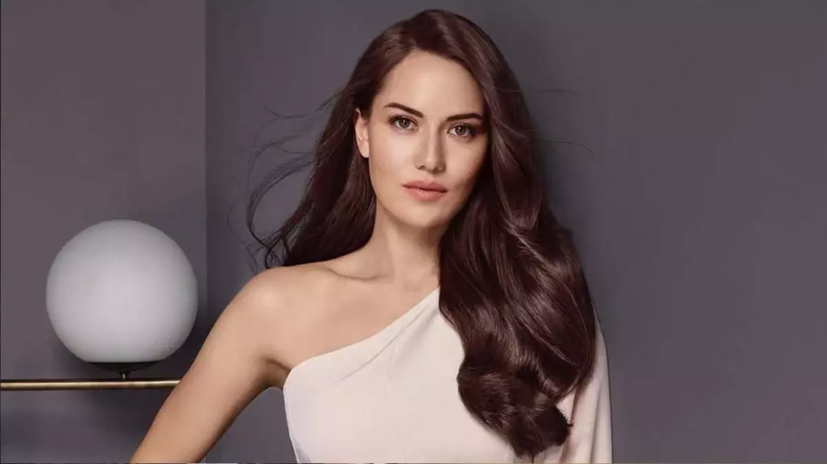 Fahriye Evcen kayak yaparken kaza yaptı